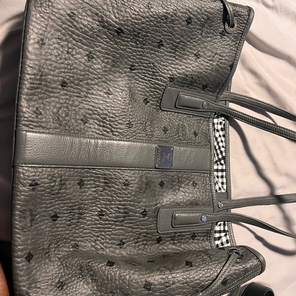 MCM tote - Picture 4 of 6